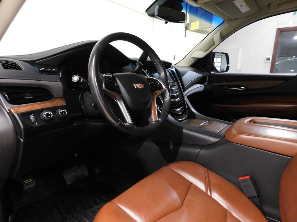 Used 2019 Cadillac Escalade ESV Luxury AWD/4WD image 27