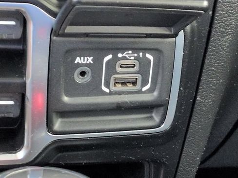 Used 2022 Jeep Wrangler Unlimited Sahara w/ Cold Weather Group AWD/4WD image 23