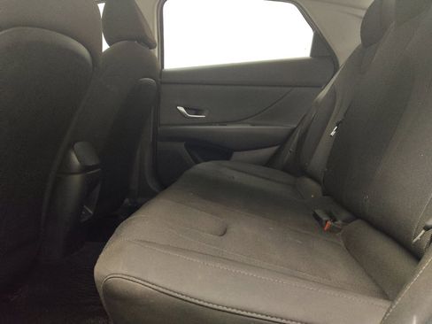 Used 2025 Hyundai Elantra SE FWD image 18