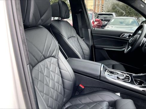 Used 2026 BMW X7 xDrive40i w/ M Sport Package image 9