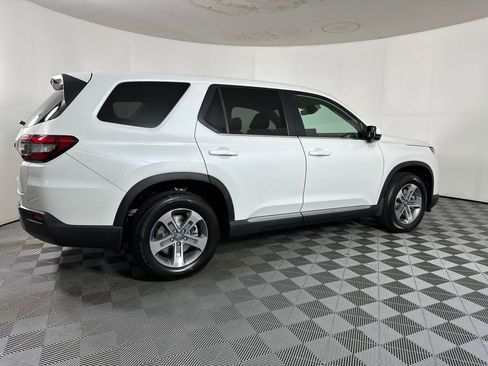 New 2025 Honda Pilot EX-L image 7