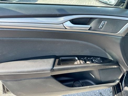 Used 2017 Ford Fusion SE w/ Fusion SE Technology Package FWD image 20