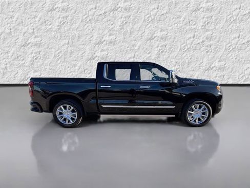 Used 2025 Chevrolet Silverado 1500 High Country w/ High Country Premium Package AWD/4WD image 2