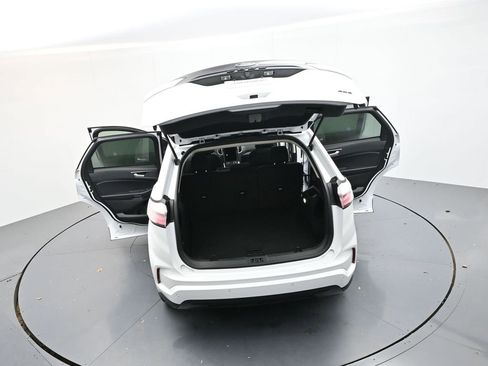 Used 2024 Ford Edge SE w/ Black Appearance Package image 37