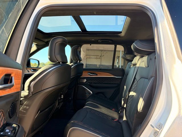 Used 2024 Jeep Grand Cherokee Summit AWD/4WD image 17