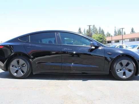 Used 2022 Tesla Model 3 Long Range AWD/4WD image 36