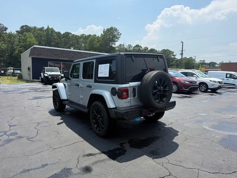 Used 2023 Jeep Wrangler Unlimited Sahara w/ Cold Weather Group AWD/4WD image 3