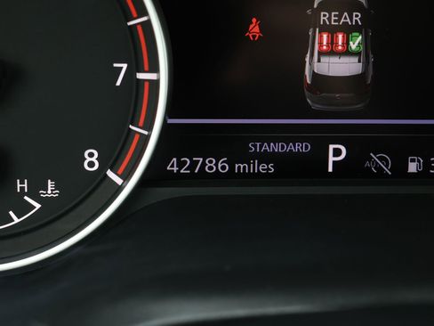 Used 2024 Nissan Rogue SV image 4