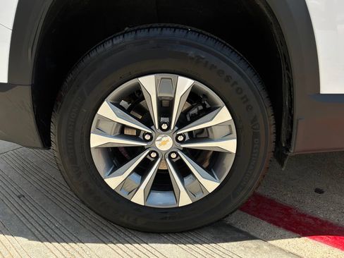 Used 2025 Chevrolet Equinox LT FWD image 9