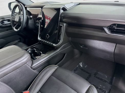 Used 2025 GMC Yukon XL Elevation image 35