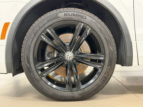 Used 2019 Volkswagen Tiguan SEL Premium R-Line FWD image 12