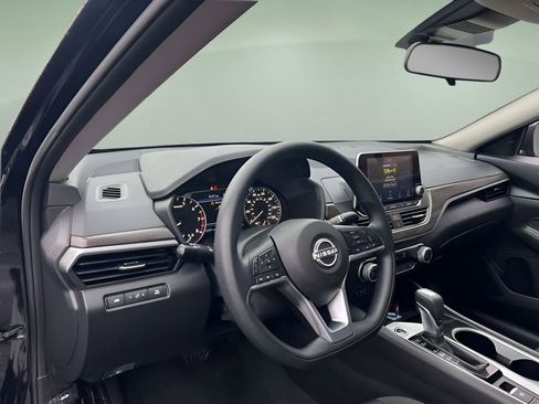 Used 2024 Nissan Altima 2.5 SV image 14