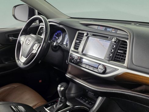 Used 2019 Toyota Highlander Limited image 22
