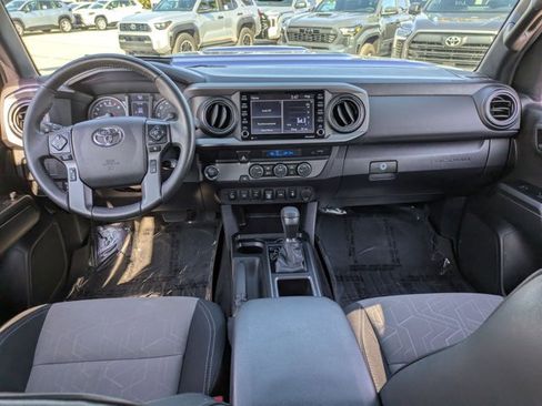 Used 2022 Toyota Tacoma TRD Sport w/ Technology Package image 16