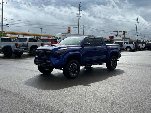 Used 2025 Toyota Tacoma TRD Sport AWD/4WD image 8