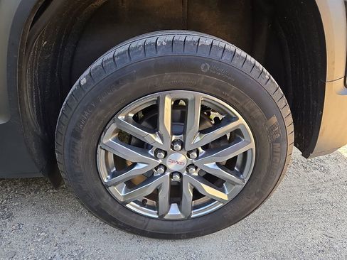 Used 2017 GMC Acadia SLT w/ LPO, Floor Liner Package AWD/4WD image 7