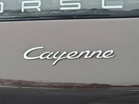 Used 2021 Porsche Cayenne Coupe image 28