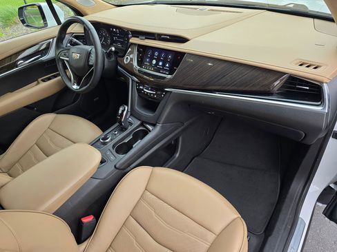 Used 2023 Cadillac XT6 Premium Luxury w/ Platinum Package AWD/4WD image 11