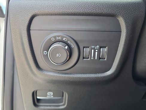 Used 2025 Jeep Grand Cherokee Limited w/ Black Appearance Package image 20