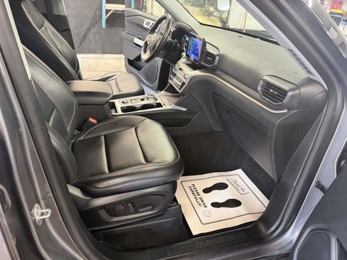 Certified 2021 Ford Explorer XLT w/ Equipment Group 202A AWD/4WD image 31