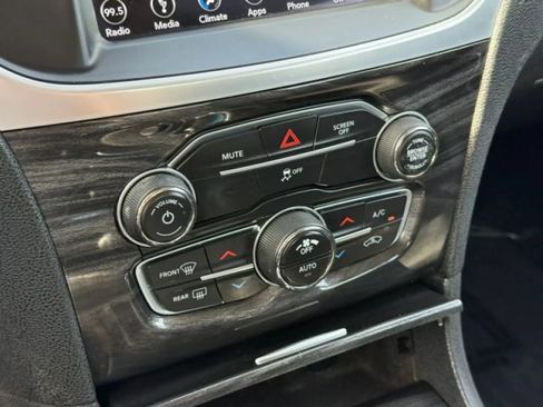 Used 2019 Chrysler 300 Touring RWD image 31