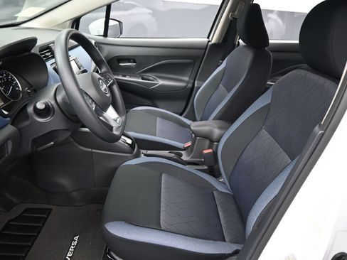 Used 2025 Nissan Versa SV w/ Trunk Package FWD image 9