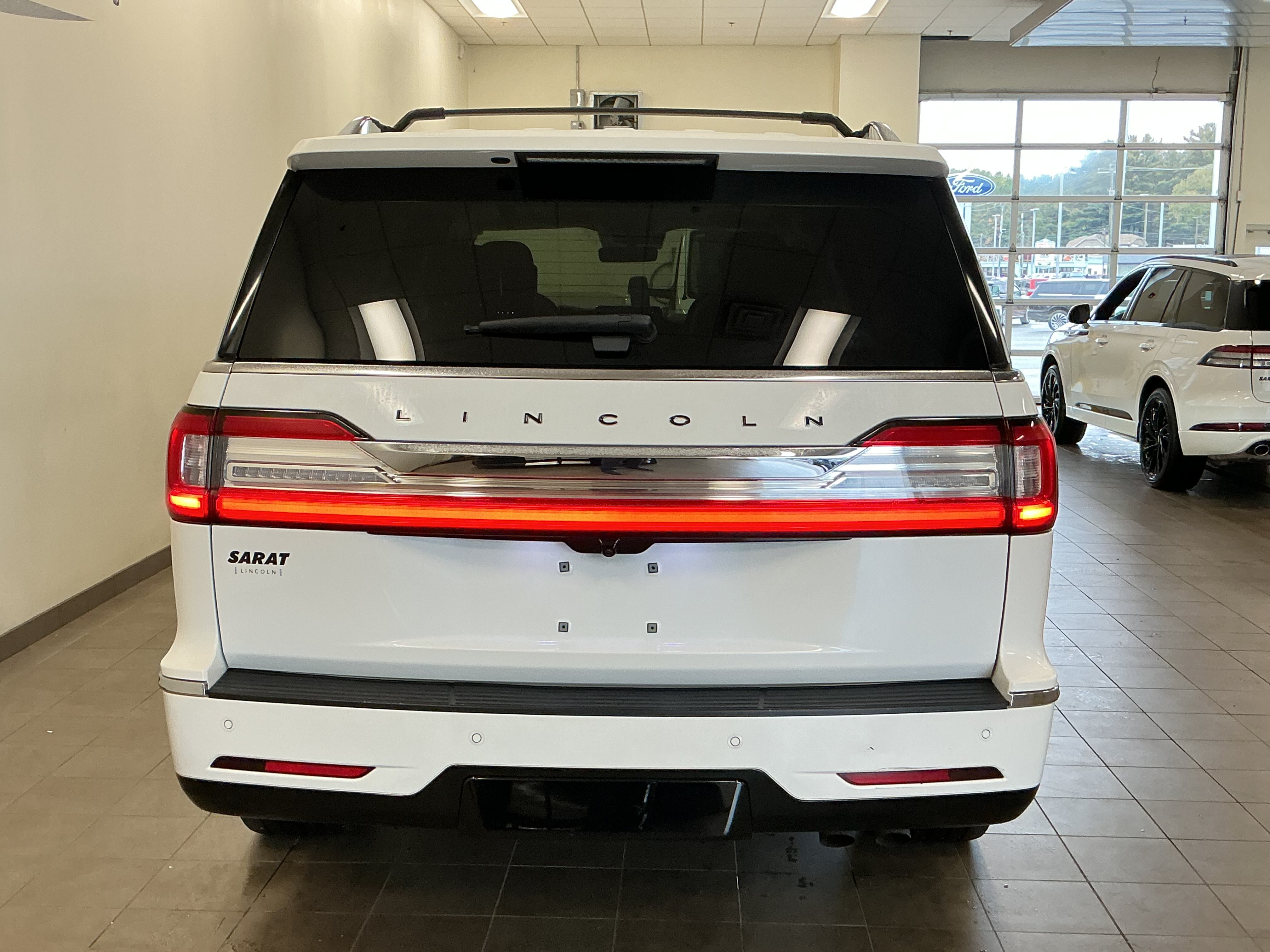 Used 2020 Lincoln Navigator Black Label w/ Cargo Convenience Package AWD/4WD image 6