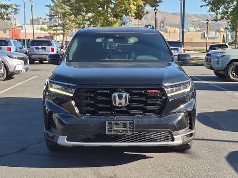 Used 2023 Honda Pilot TrailSport image 11
