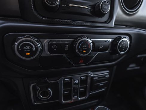 Used 2019 Jeep Wrangler Unlimited Sport S AWD/4WD image 16