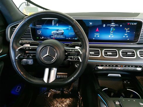 Used 2024 Mercedes-Benz GLS 450 4MATIC image 19
