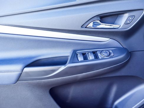 Used 2022 Chevrolet Bolt EUV Premier w/ Sun & Sound Package image 13