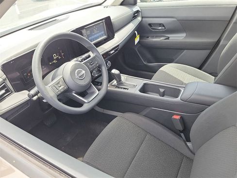 New 2025 Nissan Kicks S image 3