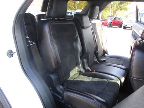 Used 2018 Ford Explorer XLT w/ Equipment Group 202A image 22