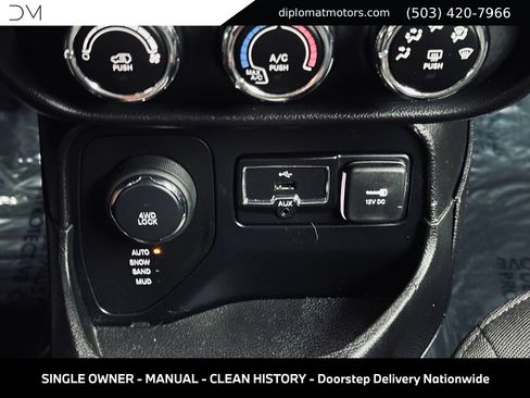Used 2015 Jeep Renegade Latitude w/ Cold Weather Group II AWD/4WD image 38