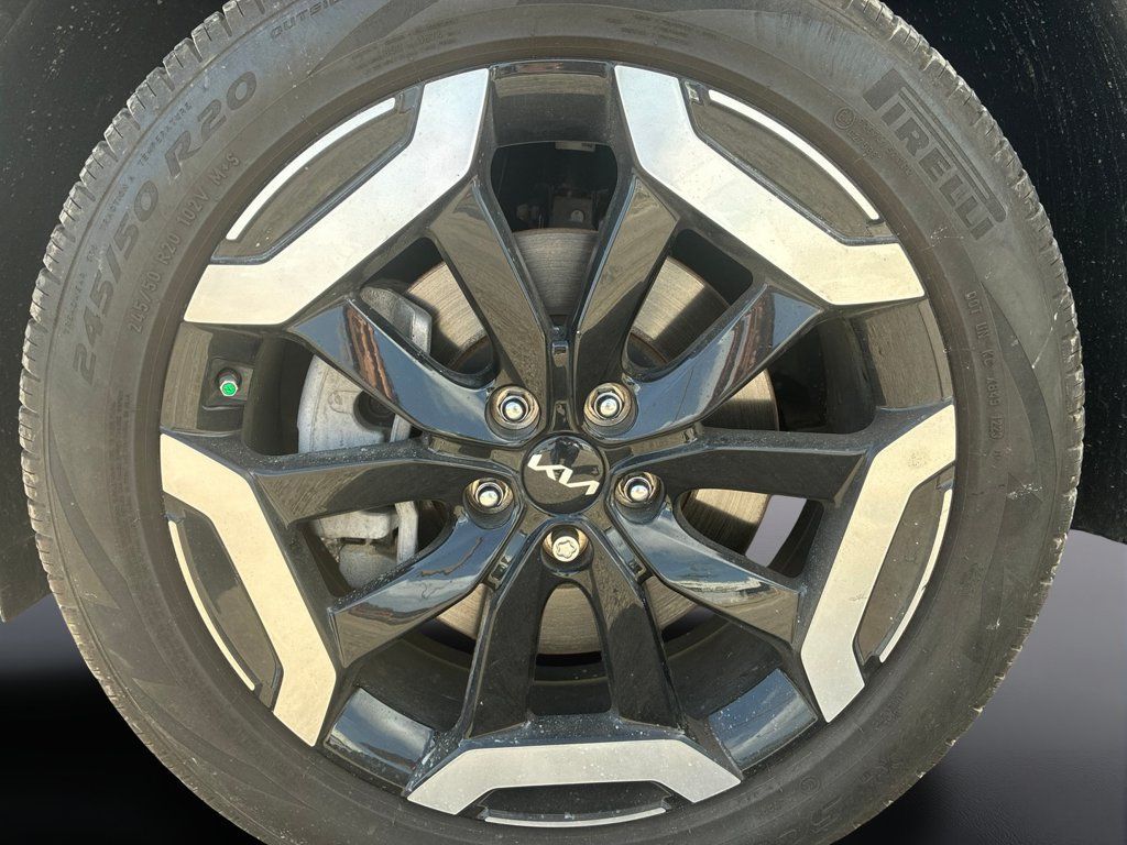 Used 2023 Kia Telluride EX w/ EX Captain's Chair Package FWD image 9