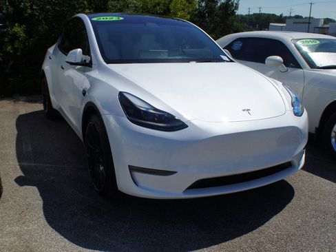 Used 2023 Tesla Model Y Performance AWD/4WD image 3