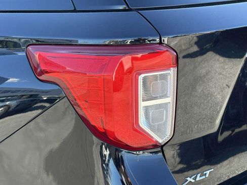 Used 2022 Ford Explorer XLT w/ Equipment Group 202A image 9