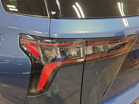 Used 2025 Chevrolet Equinox RS AWD/4WD image 37
