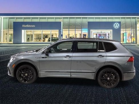 Certified 2022 Volkswagen Tiguan SE R-Line AWD/4WD image 7