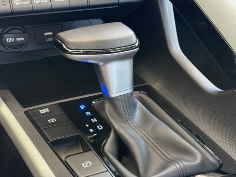 Used 2025 Hyundai Elantra Limited FWD image 26