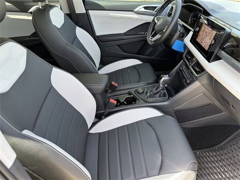 Certified 2025 Volkswagen Taos SEL image 17