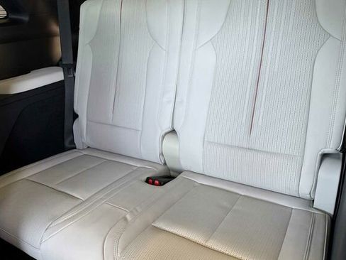 New 2026 Cadillac Vistiq Sport w/ LPO, Floor Liner Package image 15