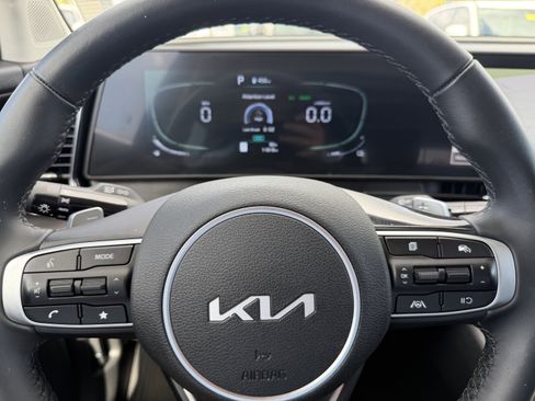 Certified 2024 Kia Sportage EX image 30