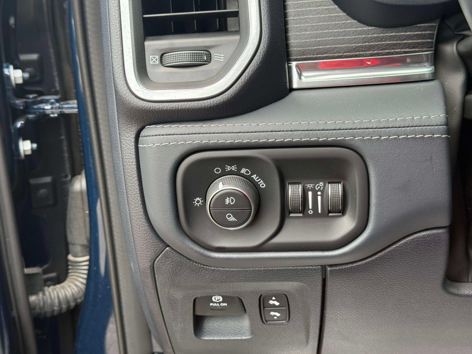 Used 2024 RAM 1500 Limited AWD/4WD image 24