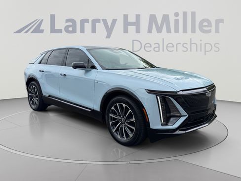 Used 2025 Cadillac Lyriq Sport AWD/4WD image 7