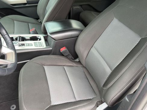 Certified 2023 Ford Explorer XLT RWD image 31