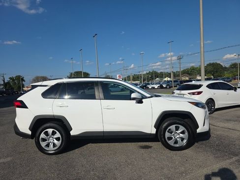 Certified 2021 Toyota RAV4 LE FWD image 3