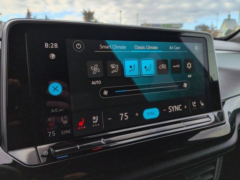 Used 2025 Volkswagen Atlas Cross Sport SE image 20