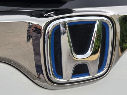 Used 2022 Honda CR-V Touring image 16