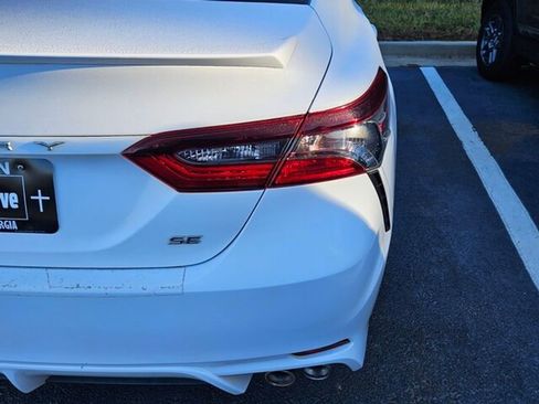 Used 2022 Toyota Camry SE image 6